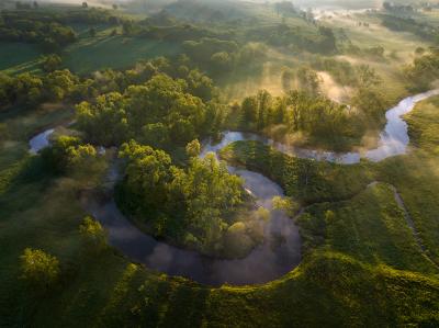 Bieszczady. Rzeka San z lotu ptaka.